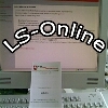 Bildschirm mit dem Verfahren LS-Online und Flyer LS-Online auf einer Tastatur